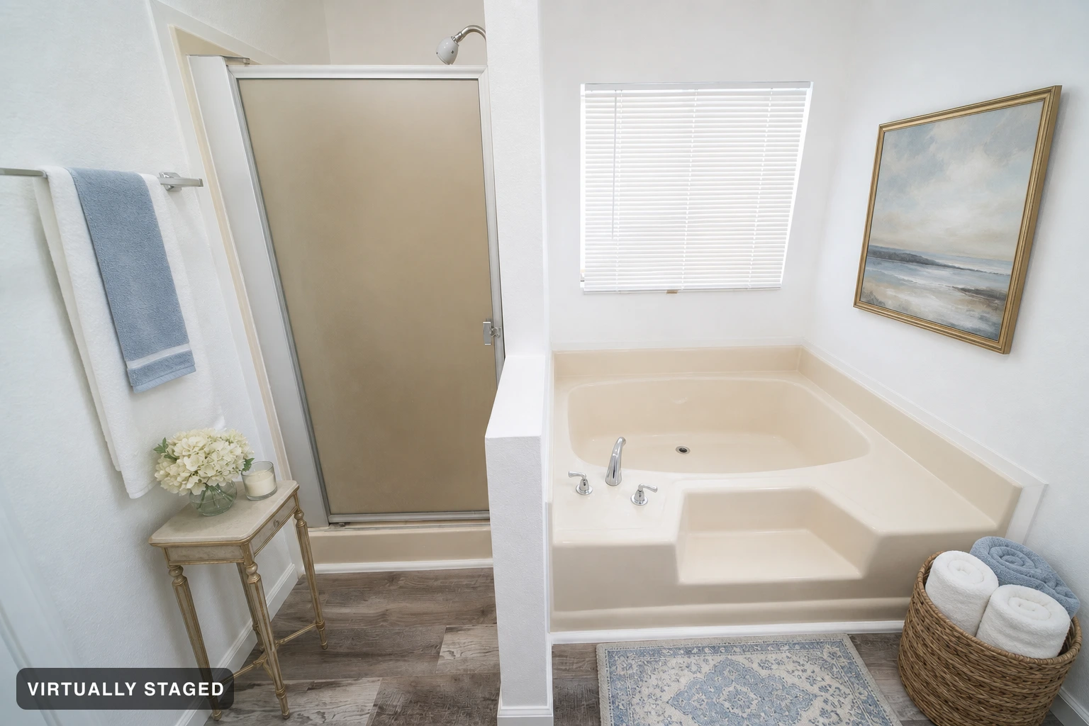 Neoclassic in a bathroom — virtually staged